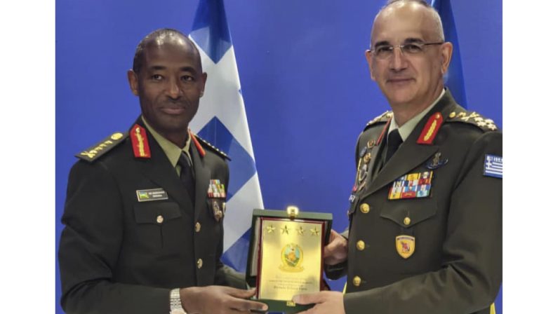 Gen. Mubarakh Muganga ari mu Bugereki mu ruzinduko rw’akazi