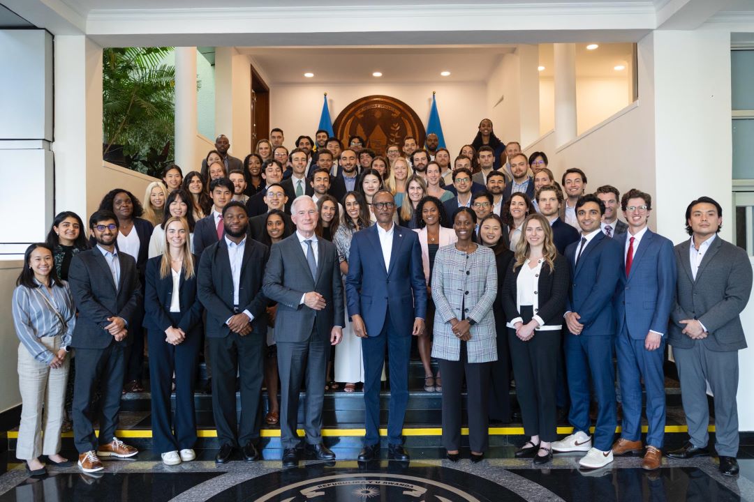 Perezida Kagame yeretse abanyeshuri ba Kaminuza ya Havard amateka Abanyarwanda banyuzemo