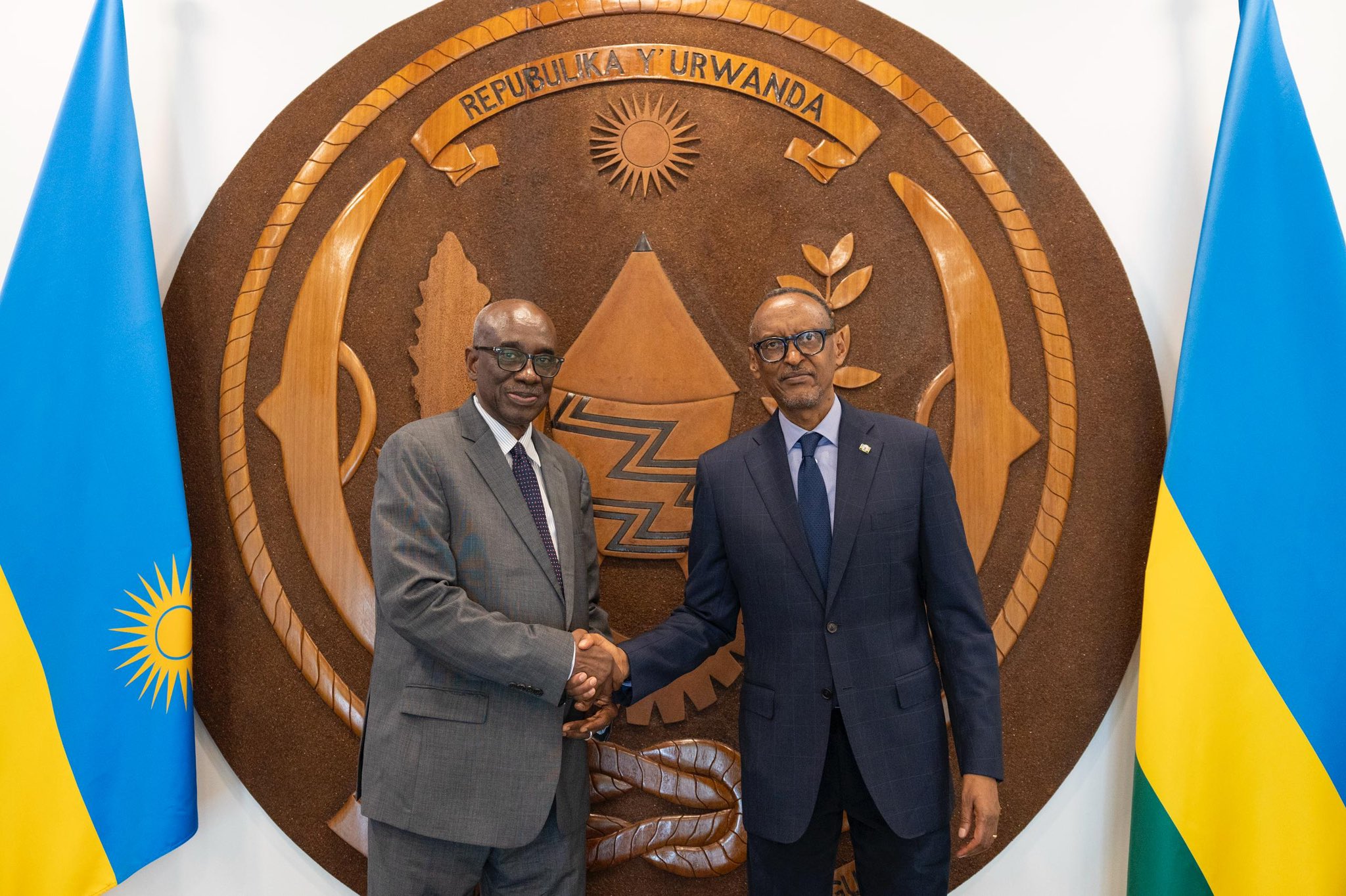 Perezida Kagame yakiriye mu biro bye Perezida w’Urukiko rw’Ikirenga wa Gambia