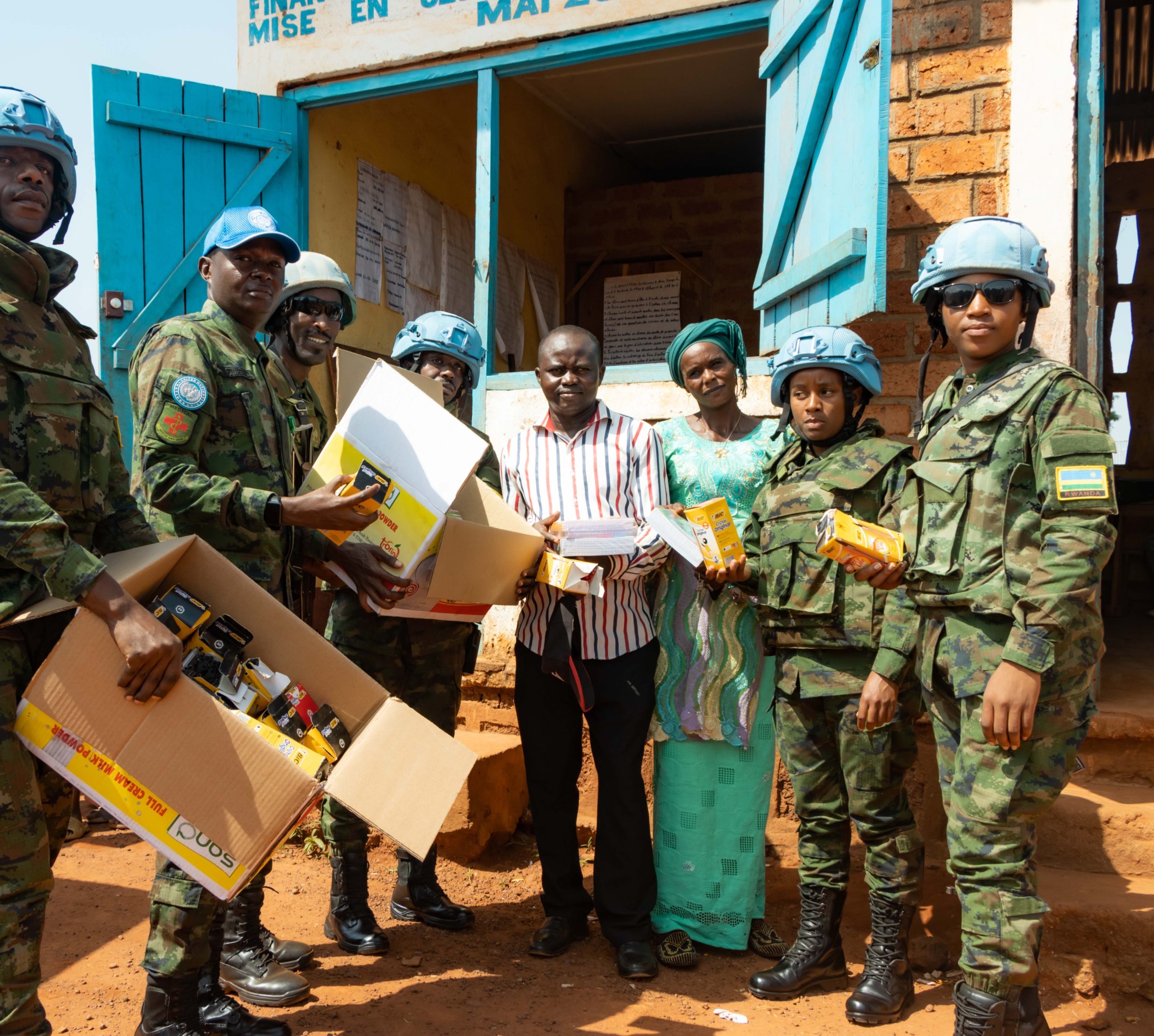 Centrafrique: Ingabo z’u Rwanda zatanze ibikoresho by’ishuri ku banyeshuri basaga 500