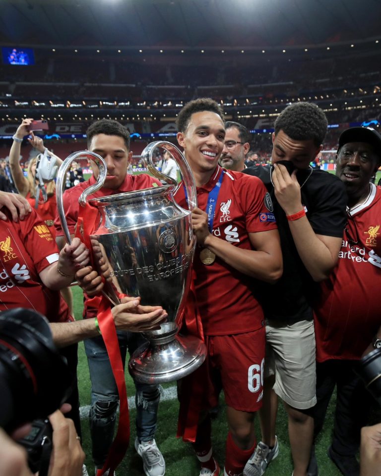 Trent Alexander-Arnold wasezeye muri Liverpool mu nzira zerekeza muri Real Madrid