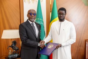 Amb. Bizimana yashyikirije Perezida wa Senegal impampuro zo guhagararira u Rwanda