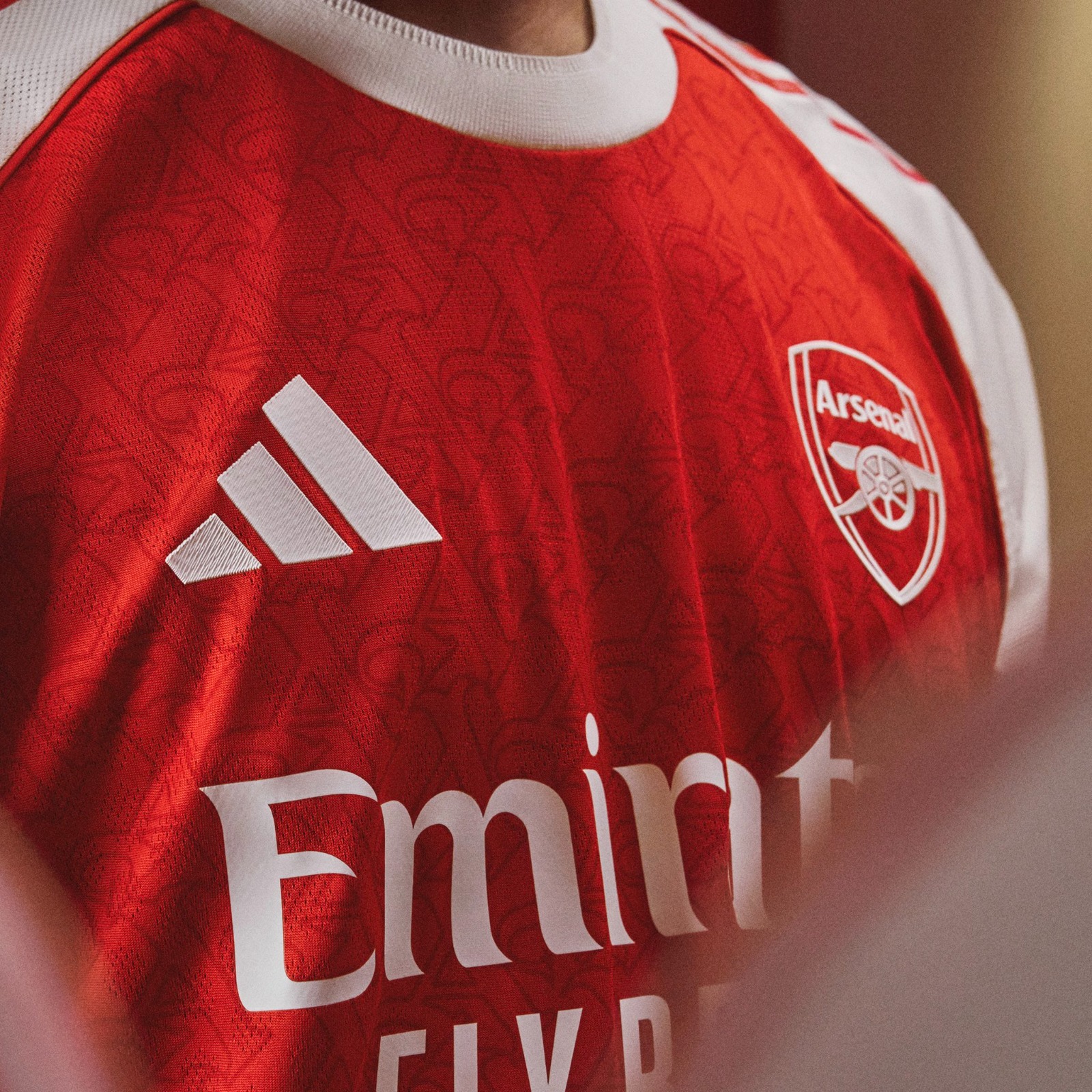 Arsenal yamuritse umwambaro mushya wo mu rugo izakoresha mu 2025/26