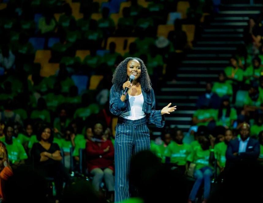 Sherrie Silver yababajwe n’umwe mu bana yitaho ukorerwa ihohoterwa kuri murandasi