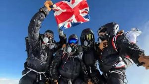 Abongereza baciye agahigo ko kuzamuka ‘Everest’ mu gihe gito
