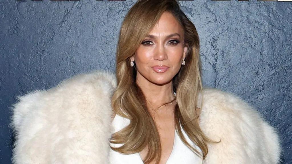 Jennifer Lopez yajyanywe mu Nkiko