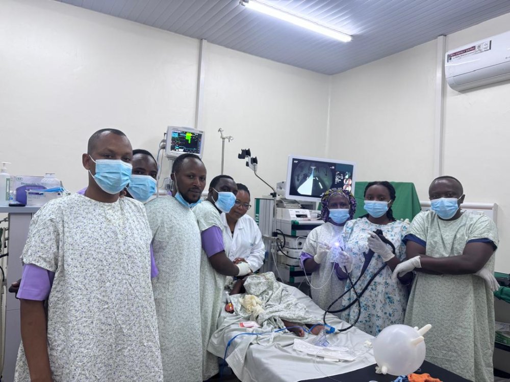 Abaganga ba CHUK bakuye igiceri mu gifu cy’umwana kimazemo ukwezi
