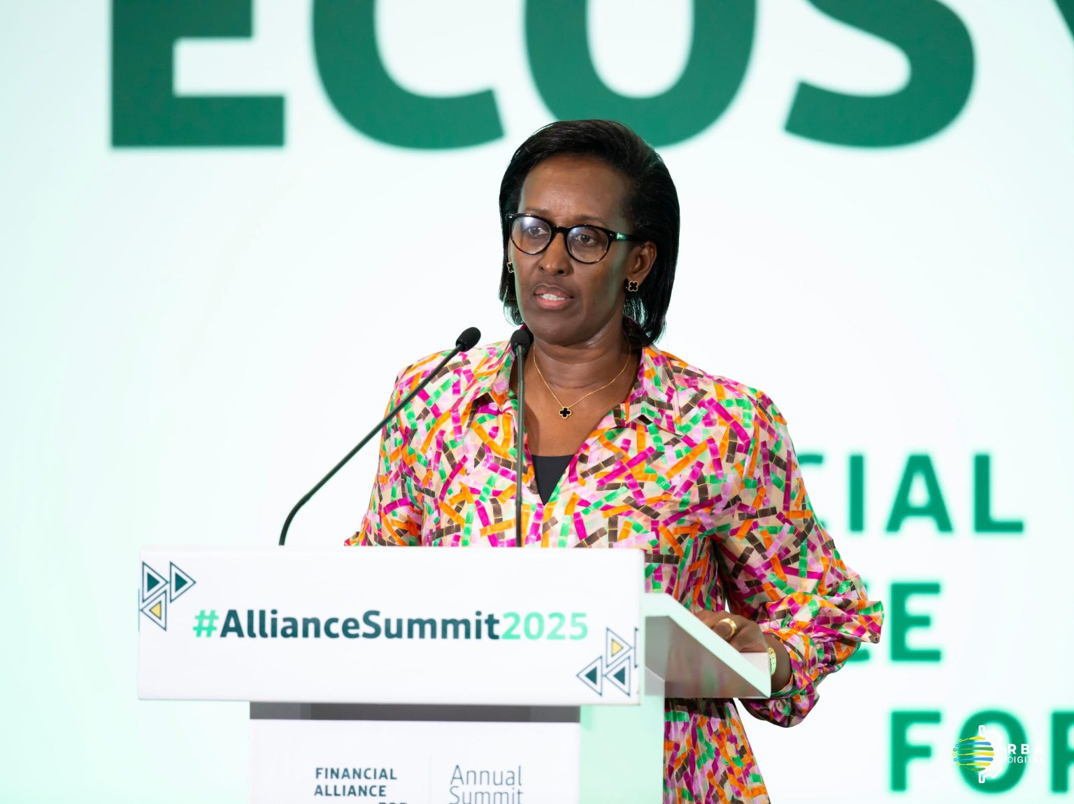 Abagore bari mu rwego rw’imari barabikwiye- Jeannette Kagame