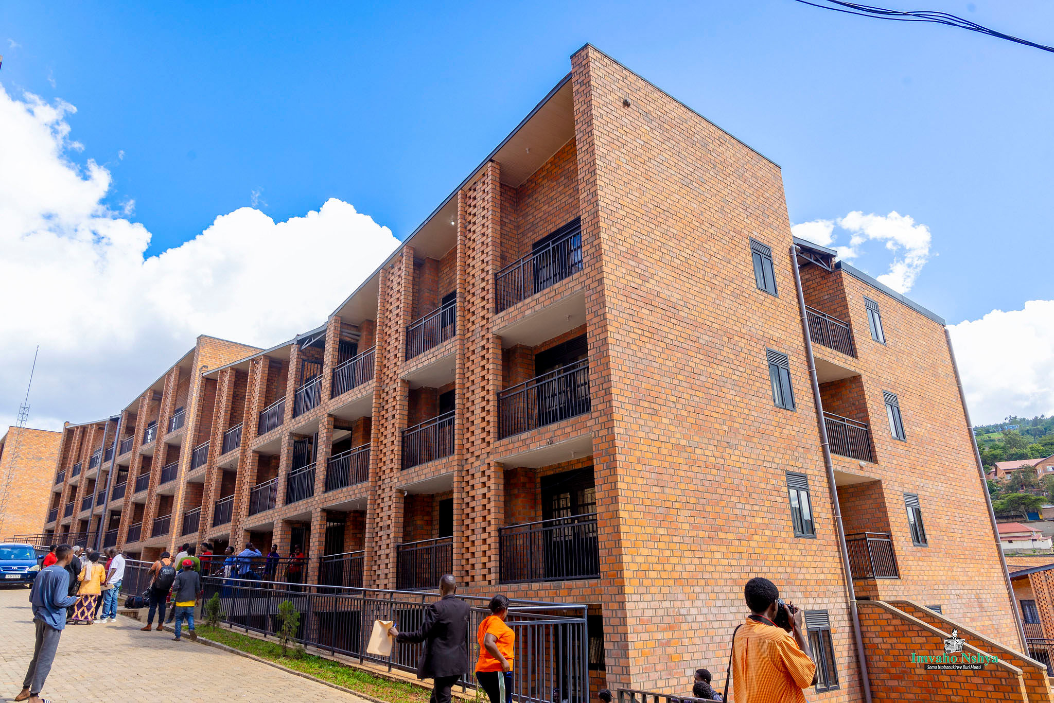 Ubushakashatsi: Mu myaka Irindwi ababa mu nzu zabo baragabanyutse