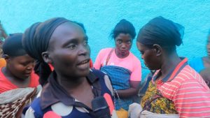 Musanze: Baterwa ipfunwe n’abagore basinda bakarara ku nzira