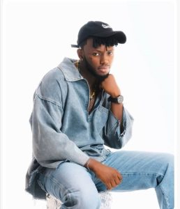 Chriss Easy agiye gukorera indirimbo nyina witabye Imana