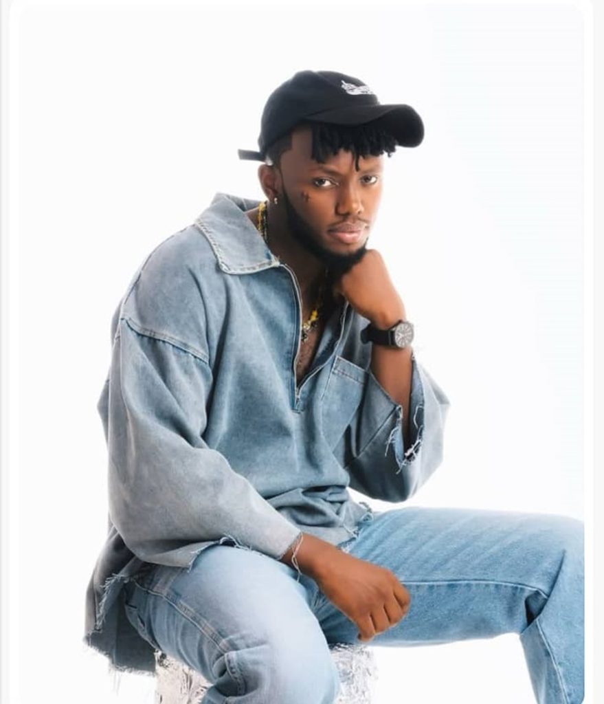 Chriss Easy agiye gukorera indirimbo nyina witabye Imana