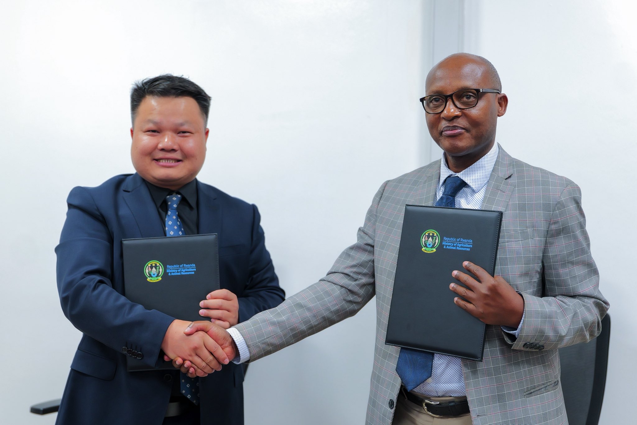 U Rwanda rwasinyanye n’u Bushinwa amasezerano mu bucuruzi bw’ikawa