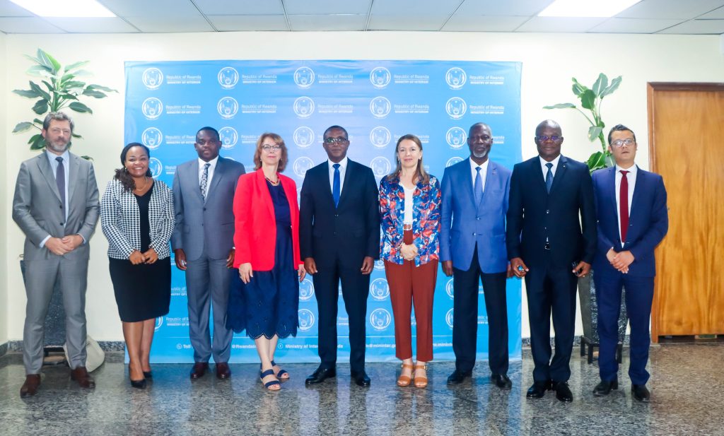 Minisitiri Dr Vincent Biruta yaganiriye n’intumwa za OIF ku kibazo cy’umutekano muri RDC