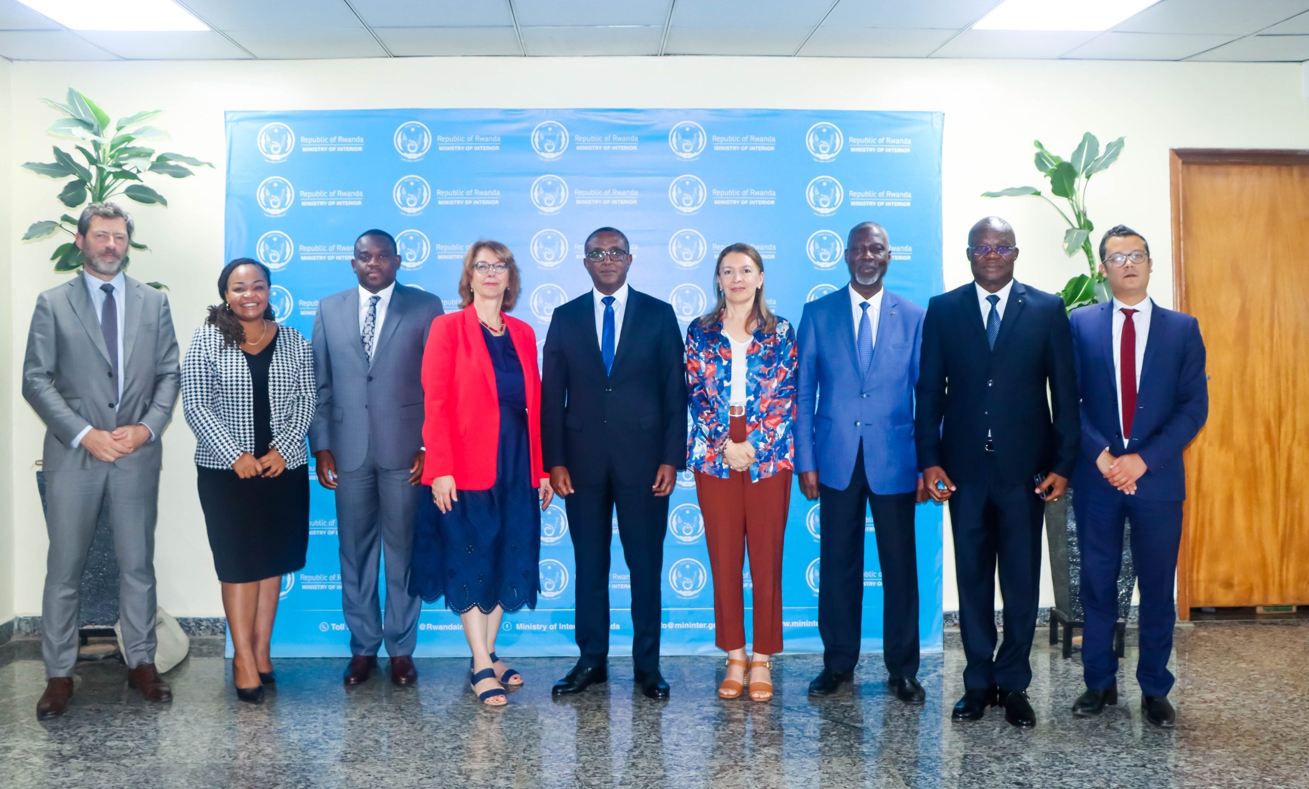 Minisitiri Dr Vincent Biruta yaganiriye n’intumwa za OIF ku kibazo cy’umutekano muri RDC