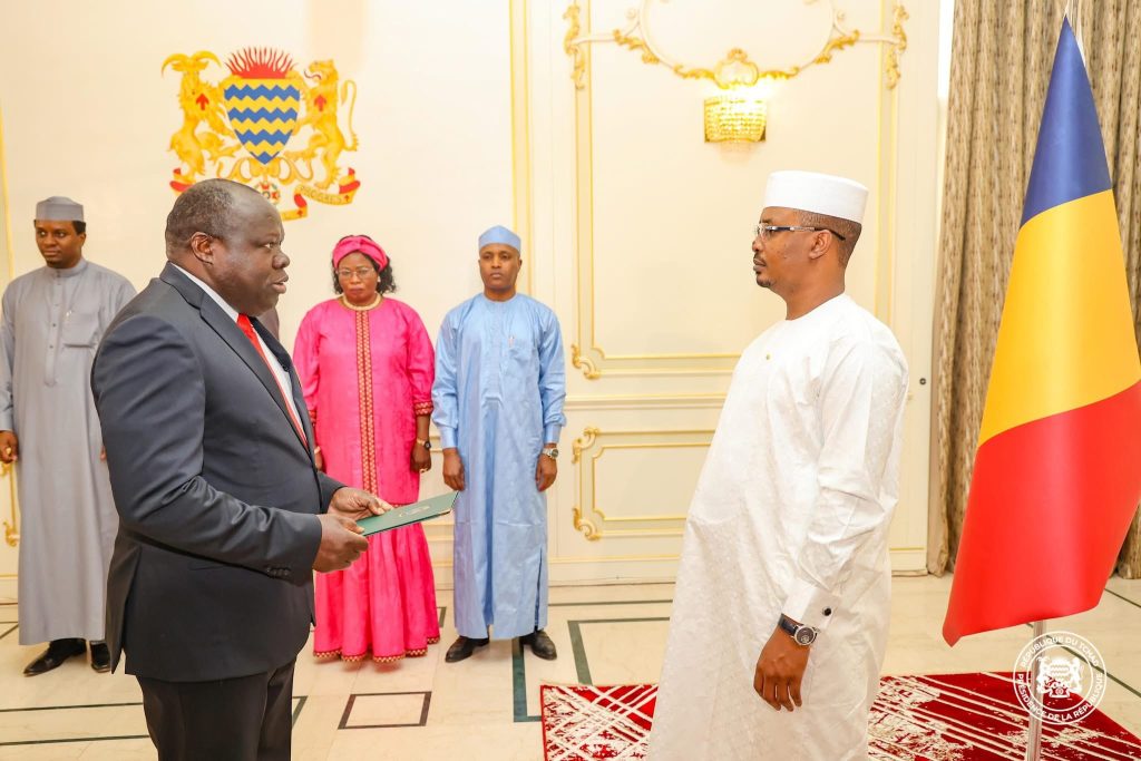 Amb Bazivamo yashyikirije Perezida Idriss Déby impapuro zimwemerera guhagararira u Rwanda muri Tchad