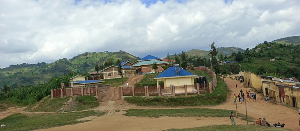 Gakenke: Inzu y’ababyeyi ya Rutake yabarinze kubyarira mu nzira