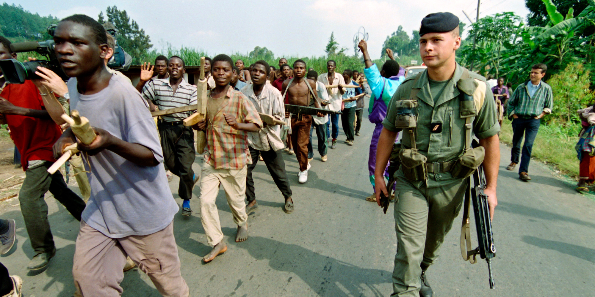 Umunsi Guverinoma ya Kambanda ishyiraho umurongo ngenderwaho ku bacuruzi wo kugura imbunda