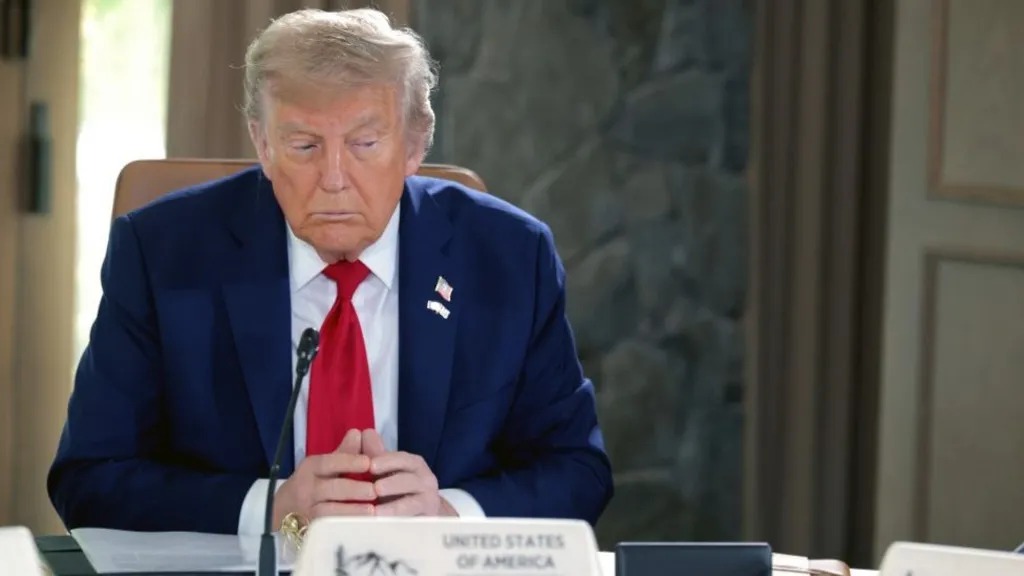 Perezida Trump yaburiye Iran ateguza abaturage akaga n’amakuba 