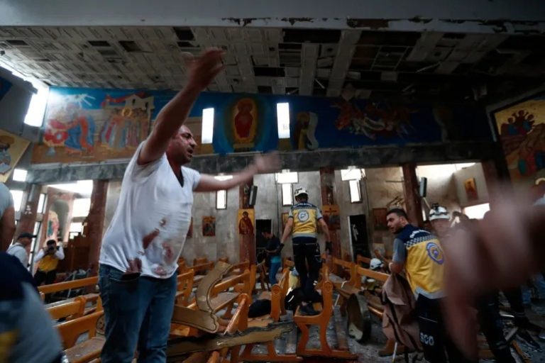 Syria: Abarenga 20 bapfuye bari gusenga
