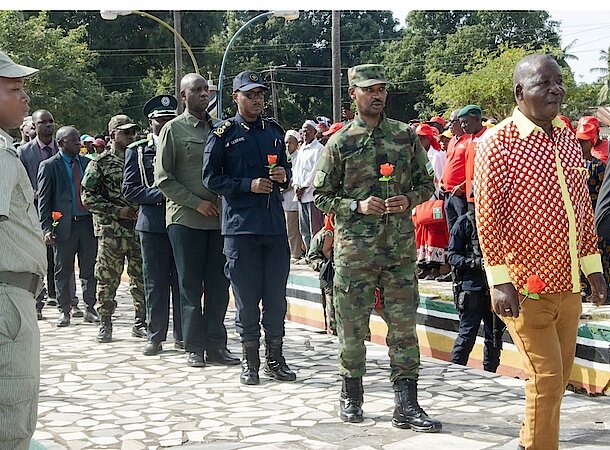 Ingabo z’u Rwanda zifatanyije na Mozambique kwizihiza umunsi w’Ubwigenge
