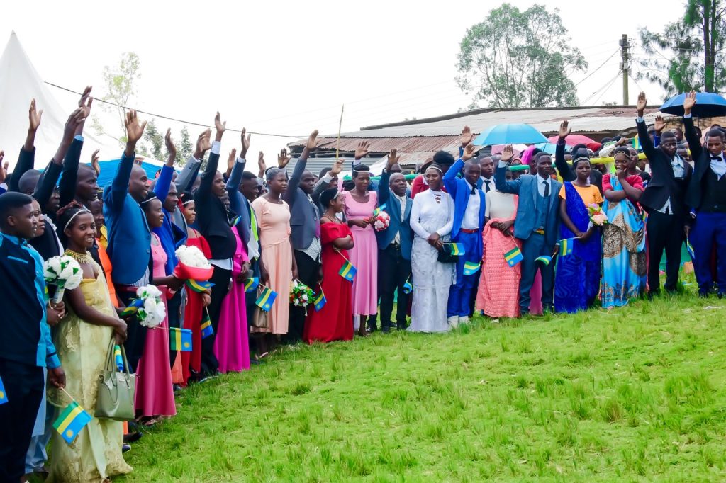 Muhanga: Imiryango 100 yasezeranye mu mategeko abayigize bisubiza agaciro