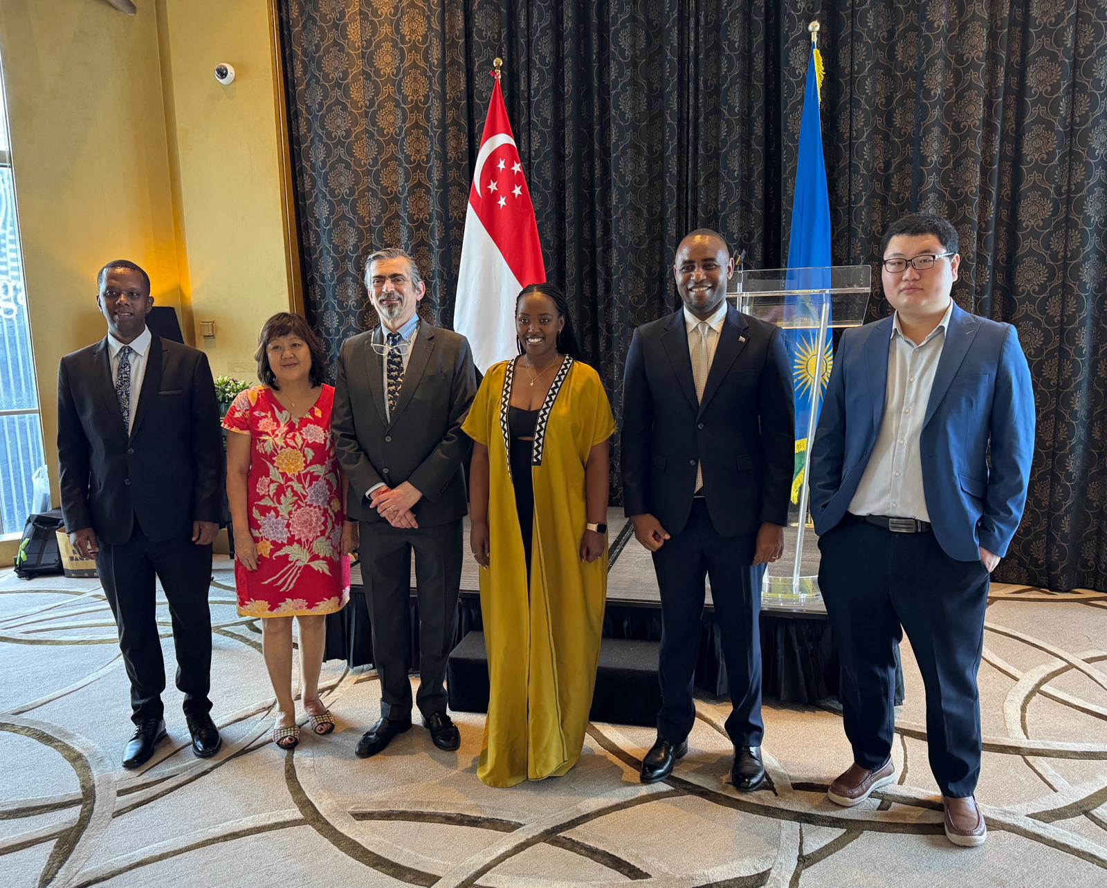 Amb Uwihanganye yashimiwe kwimakaza umubano w’u Rwanda na Singapore