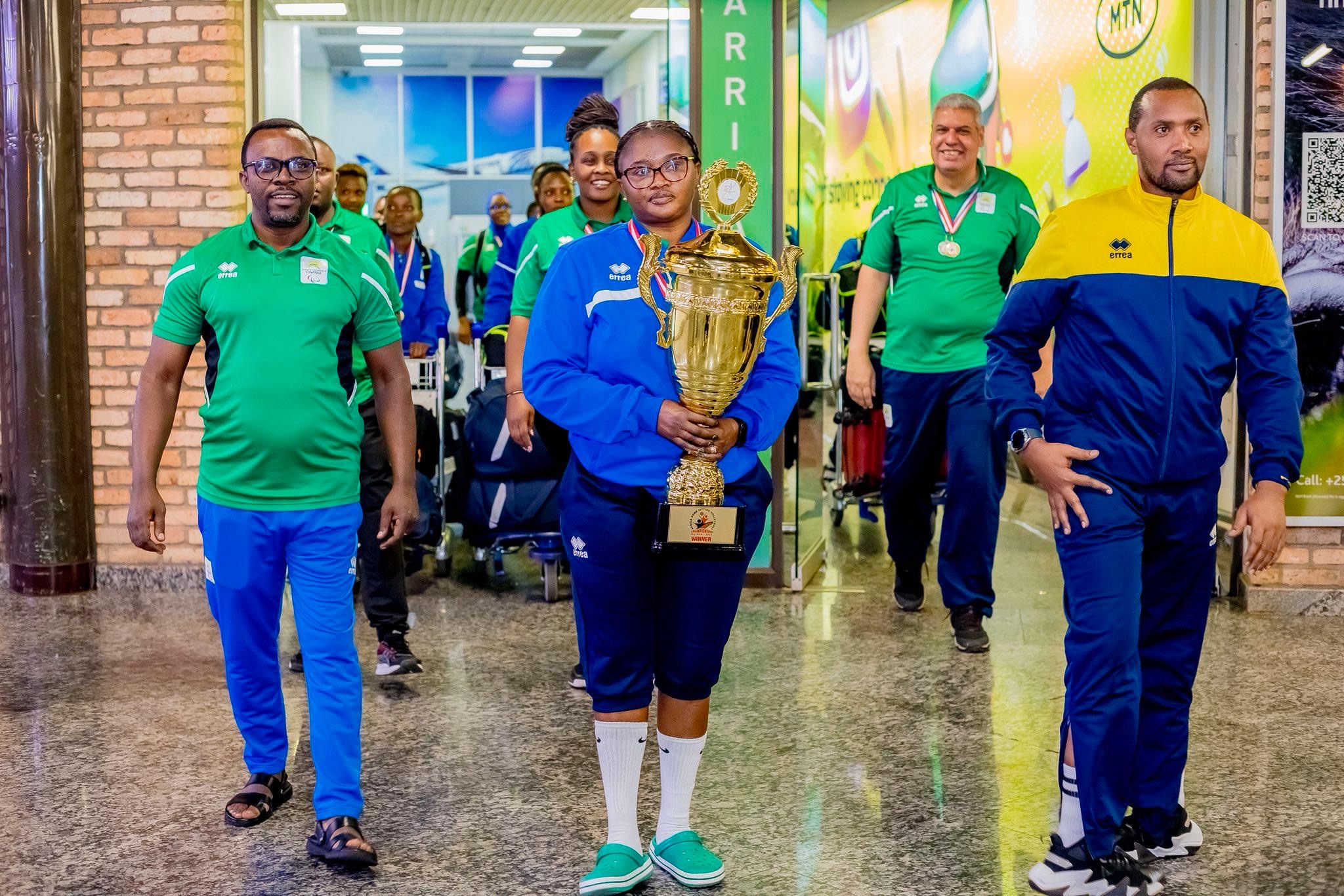 Sitting Volleyball: Ikipe y’u Rwanda y’Abagore yagarukanye igikombe