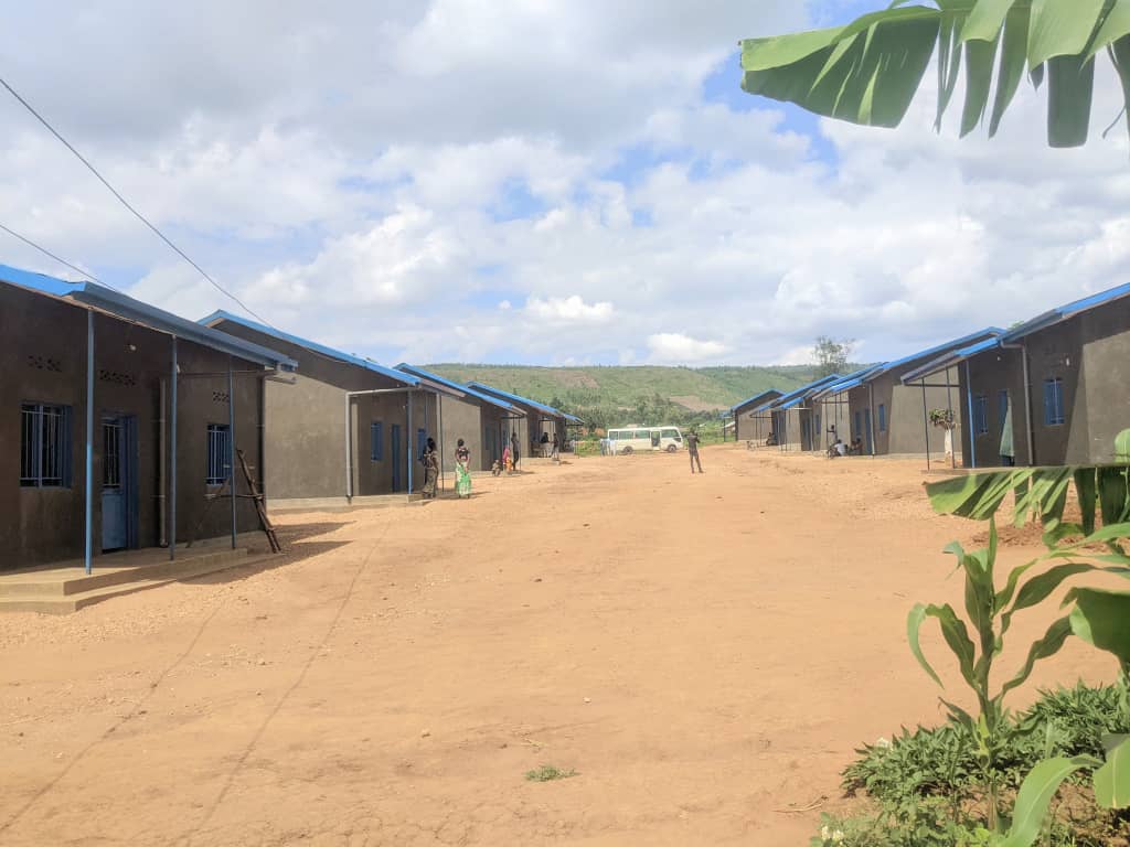 Kayonza: Rwinkwavu abakuwe mu manegeka ahacukurwa amabuye barashima ko batujwe