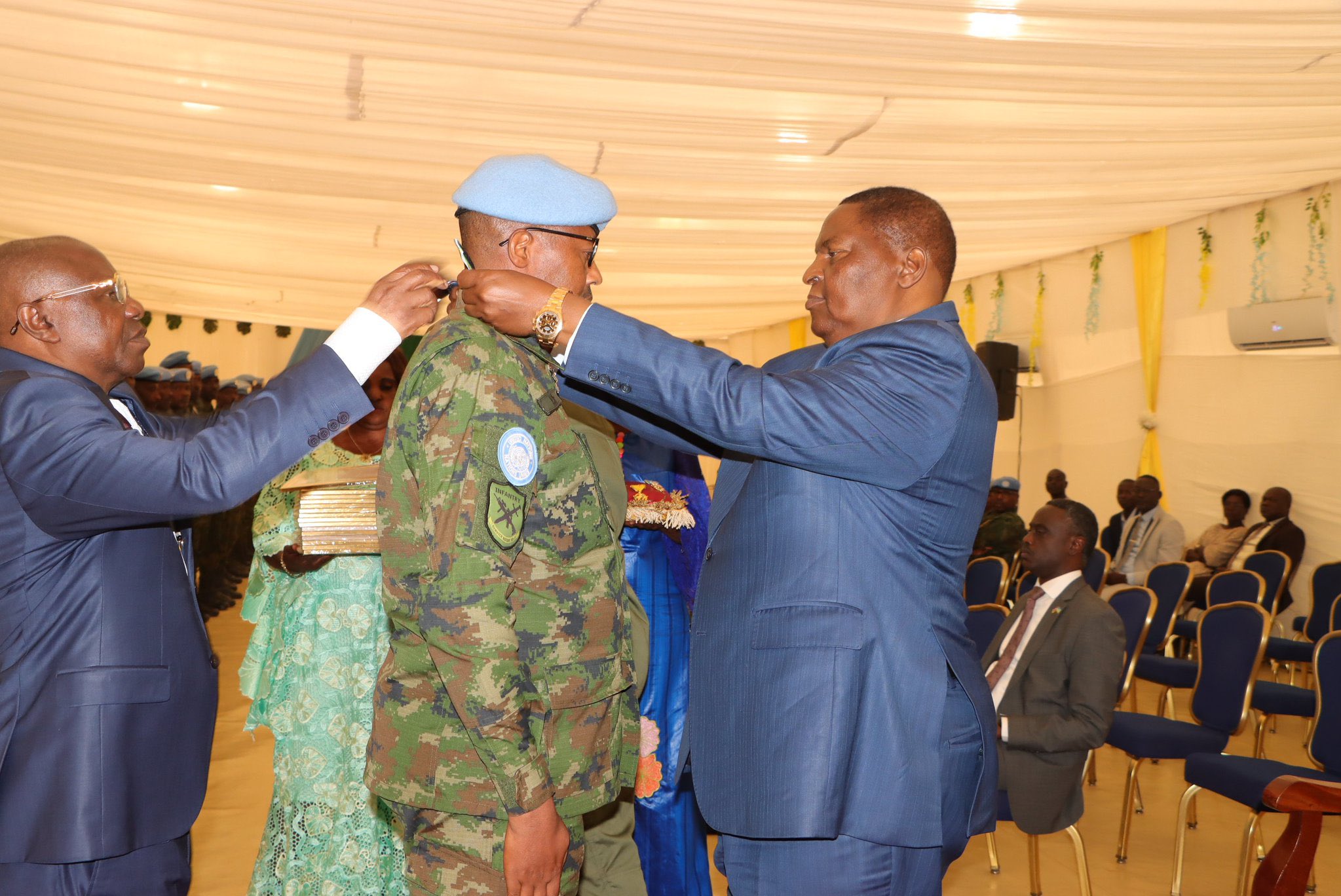 Santarafurika: Perezida Touadéra yambitse imidari y’ishimwe ingabo z’u Rwanda