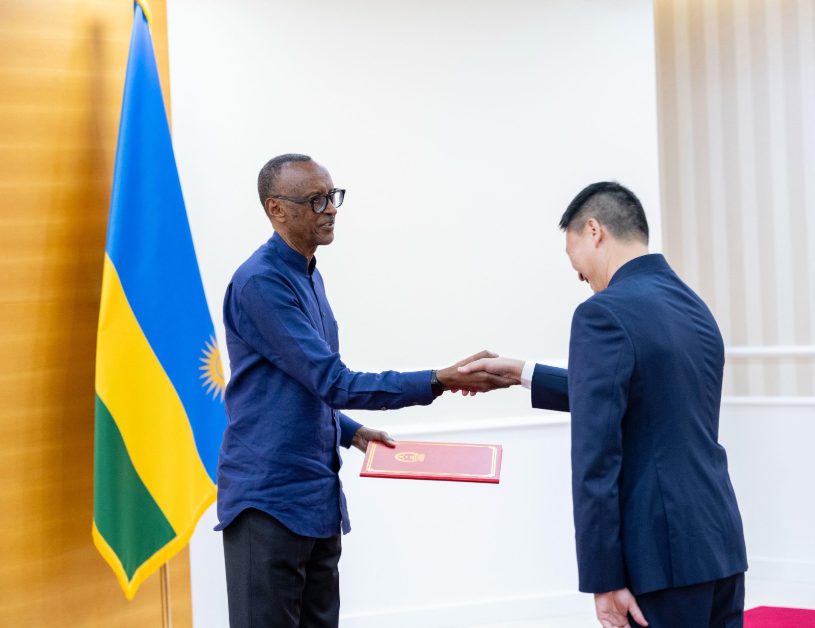 Perezida Kagame yakiriye impapuro zemerera Amb.Gao guhagararira u Bushinwa mu Rwanda