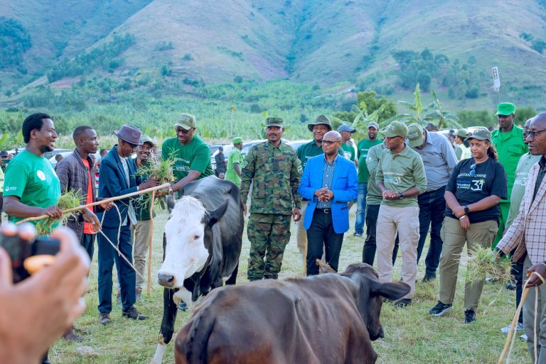 Uwarwaniye Uganda akaza no kubohora u Rwanda yorojwe inka