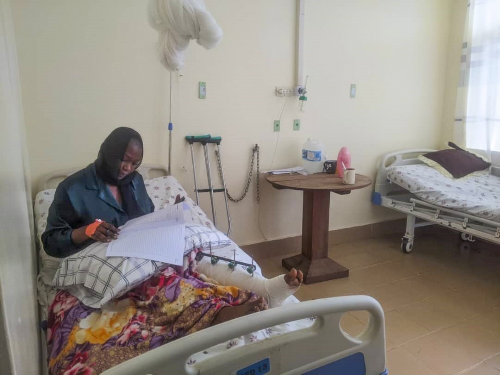 Umunyeshuri wakoze impanuka yakoreye ibizamini bya Leta mu Bitaro 