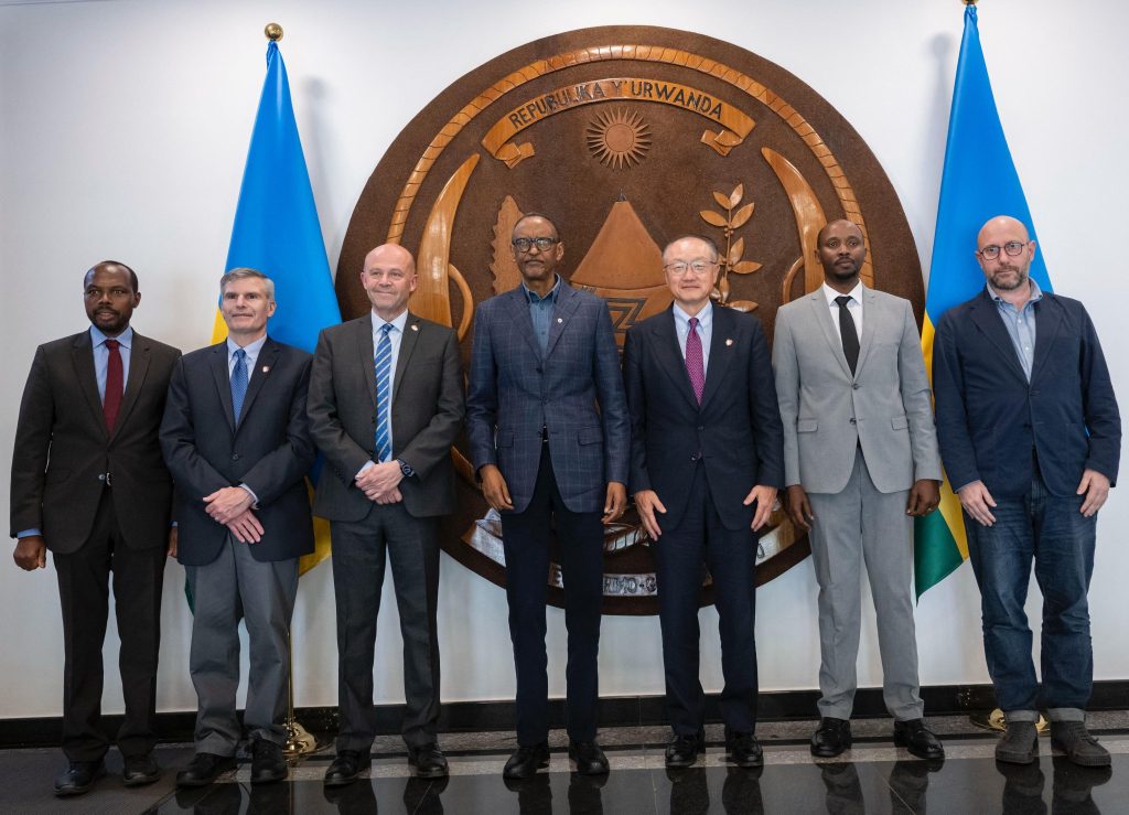 Perezida Kagame n’abayobozi ba UGHE baganiriye ku burezi mu by’ubuvuzi