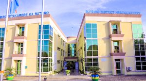 Rutsiro: Batatu barimo umunyerondo bafungiye gutobora butiki bakayisahura