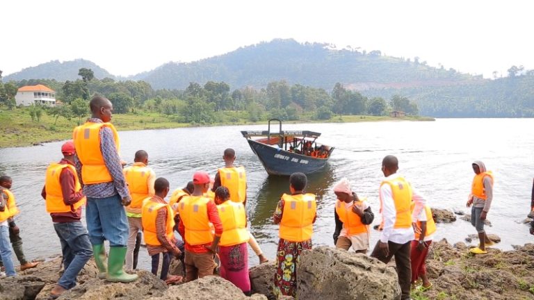 Burera: Abatuye mu birwa bishimira ko ubwato bahawe buzabafasha kubona serivisi
