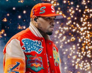 Uwashinjaga Chris Brown kumukomeretsa yahagarikishije ikirego burundu