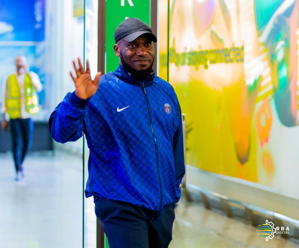 Jay-Jay Okocha na Didier Domi bakiniye Paris Saint Germain bageze mu Rwanda
