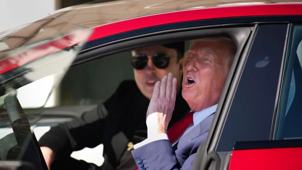 Trump yahaye urw’amenyo Elon Musk kubera ishyaka yashinze