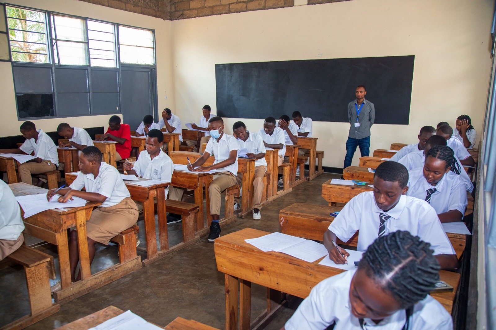 Abanyeshuri 255 498 biga mu yisumbuye bagiye gukora ibizamini bya Leta