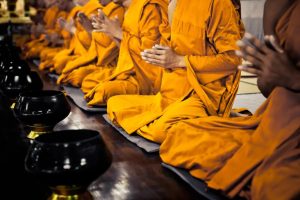 Thailand: Yatawe muri yombi azira kuryamana n’abihaye Imana akabafotora