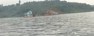 Rusizi: Ubwato bwavaga ku Idjwi bwerekeza i Bukavu bwagonze ibuye burangirika