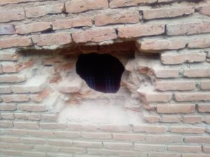 Rusizi: Yabyutse asanga inzu bayitoboye bamwibye ibirimo televiziyo