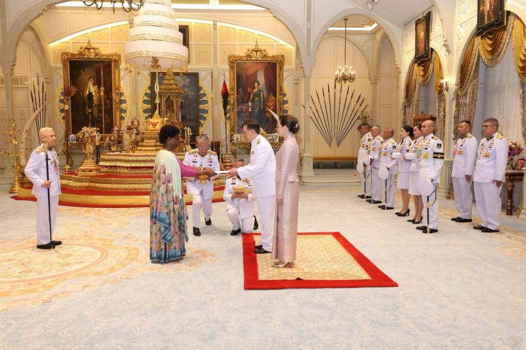 Amb. Mukasine yatanze impapuro zimwemerera guhagararira u Rwanda muri Thailand