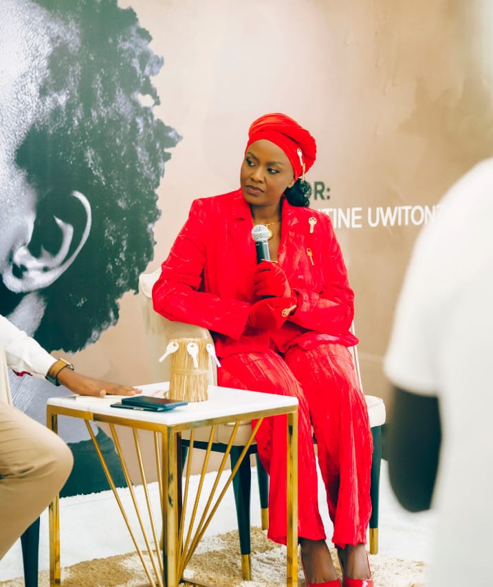Tonzi agiye gufatanya kwandika ibitabo no kuririmba
