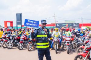 Abatwara abagenzi kuri moto basabwe gukoresha umuhanda neza birinda impanuka