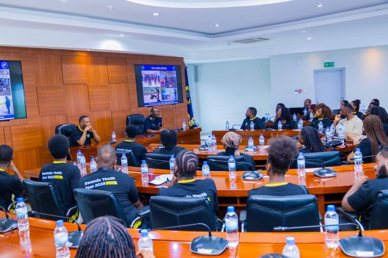 Abasaga 50 bagize urubyiruko rw’Abanyarwanda baba hanze basuye Polisi y’u Rwanda