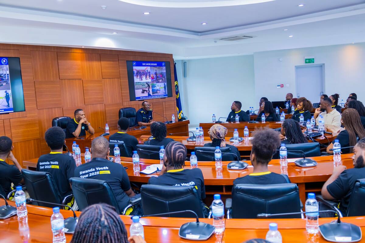 Abasaga 50 bagize urubyiruko rw’Abanyarwanda baba hanze basuye Polisi y’u Rwanda