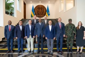 Perezida Kagame yakiriye intumwa za Kongere y’Amerika