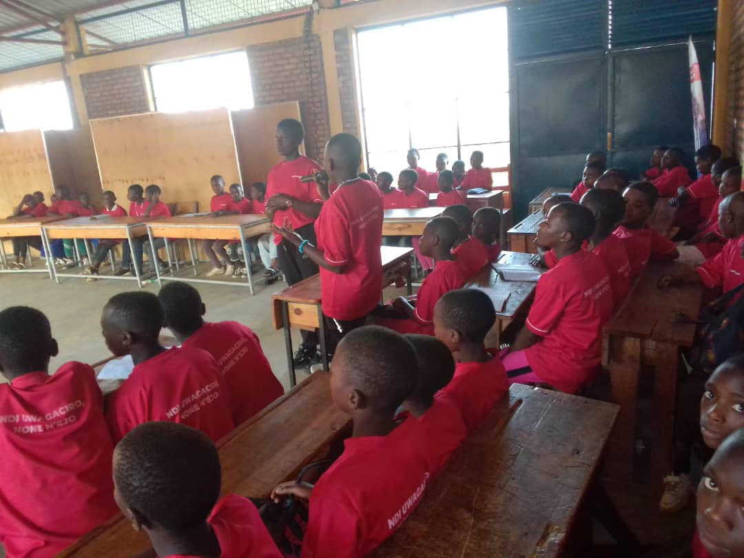 Nyaruguru: Abangavu biyemeje gukoresha amahirwe Igihugu cyabahaye bitabira ishuri